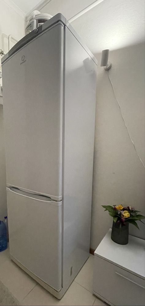 Хододильник INDESIT SB 185.027