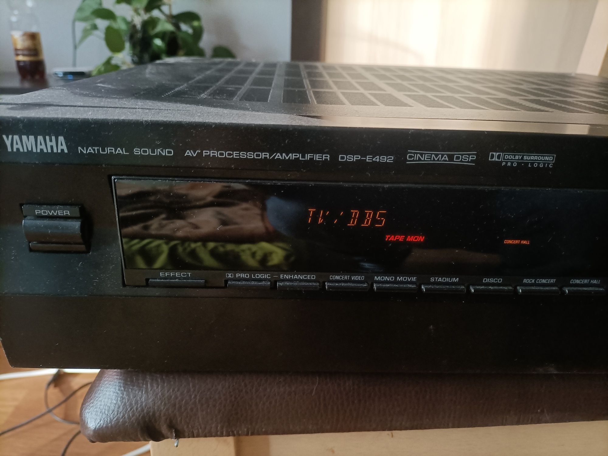 Amplituner kina domowego YAMAHA DSP -E-492 D