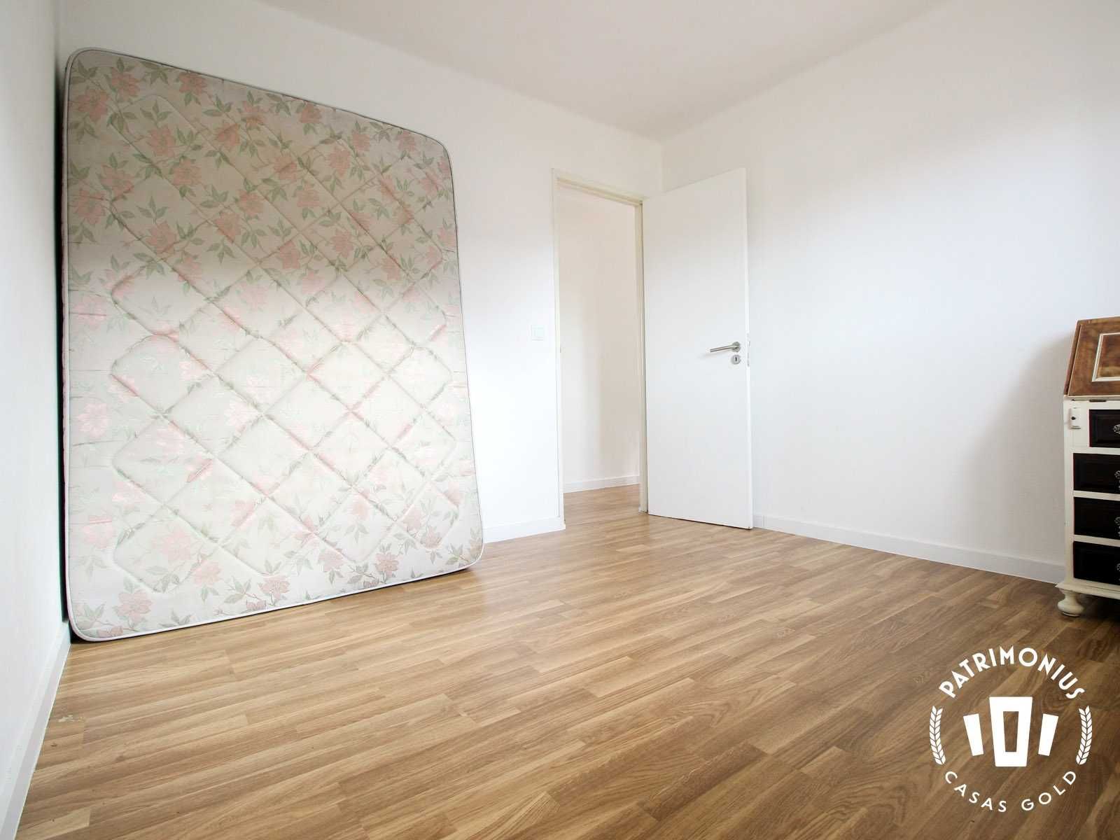 Apartamento T2 para venda, primeiro andar, Carvalhal Benfeito