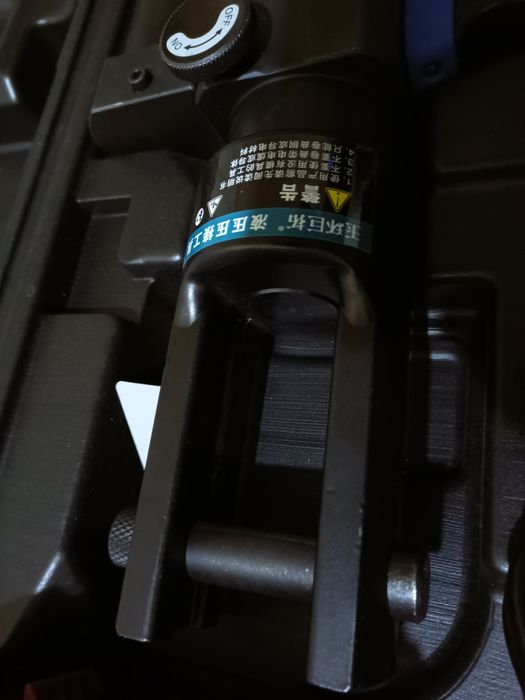 Інструмент гідравлічний прес для обтиску клем CM300