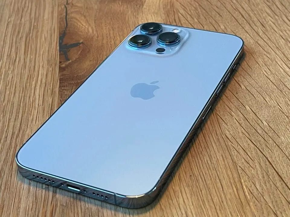 iPhone 13 Pro Sierra blue