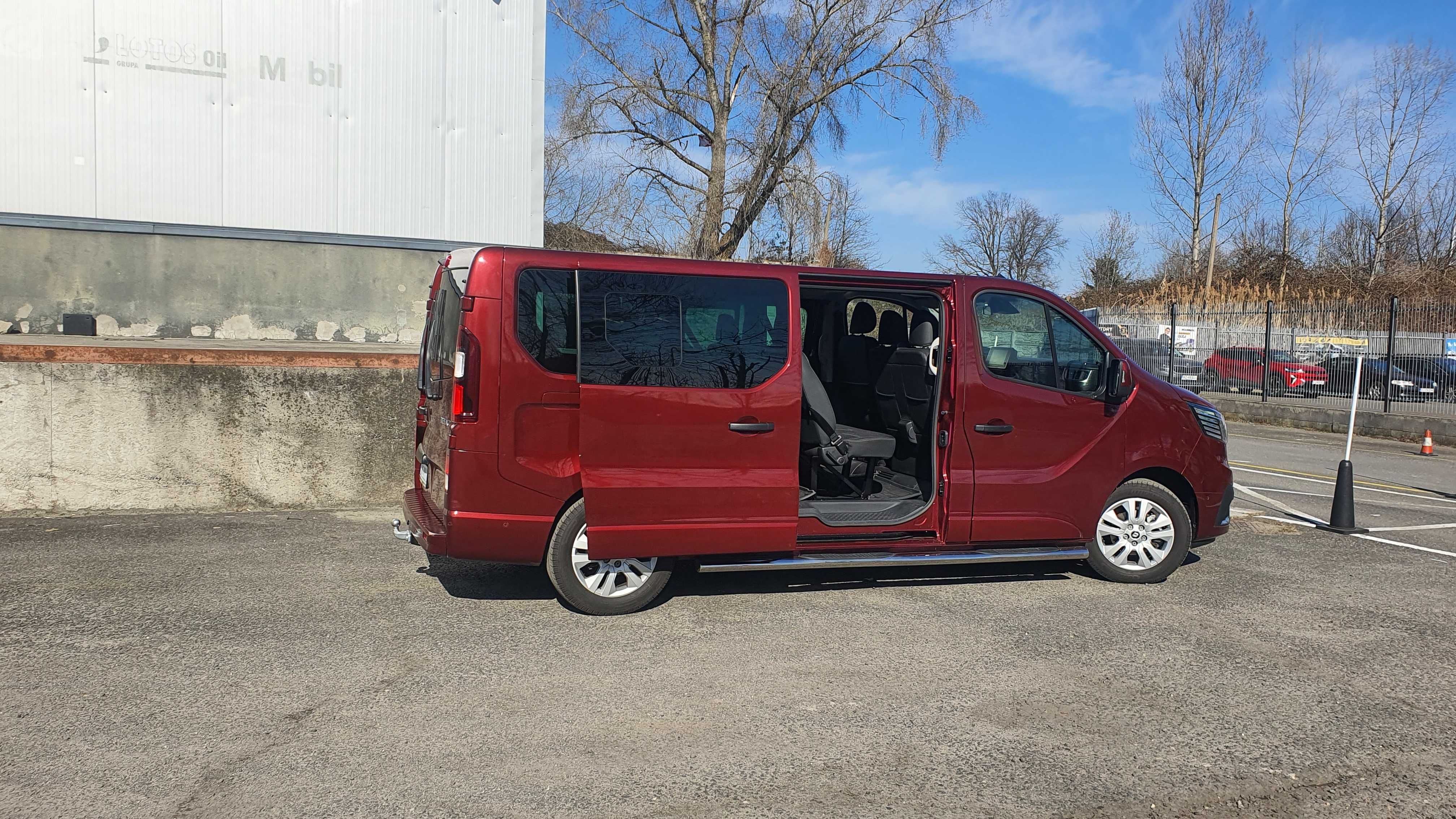 Renault Trafic Kombi long 9 osobowy otoRent.pl