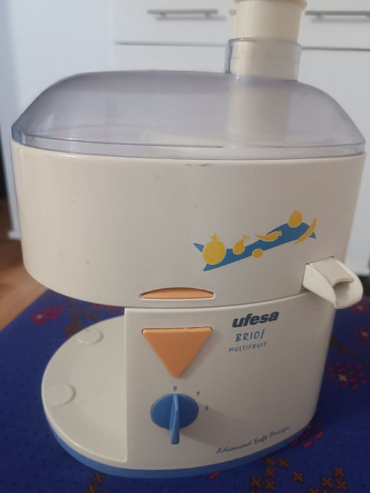 Máquina de sumos Ufesa