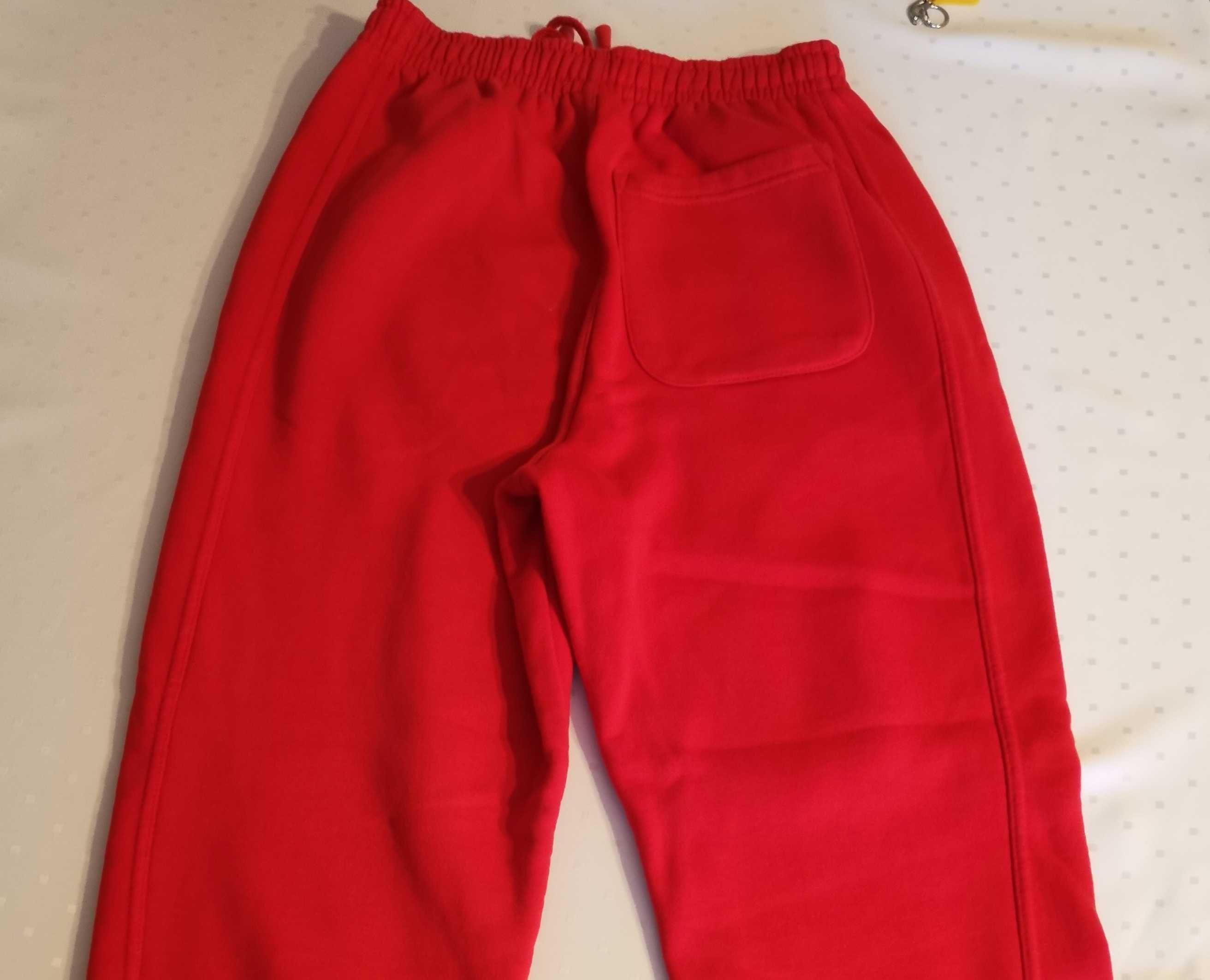 Czerwone spodnie dresowe rozmiar XS