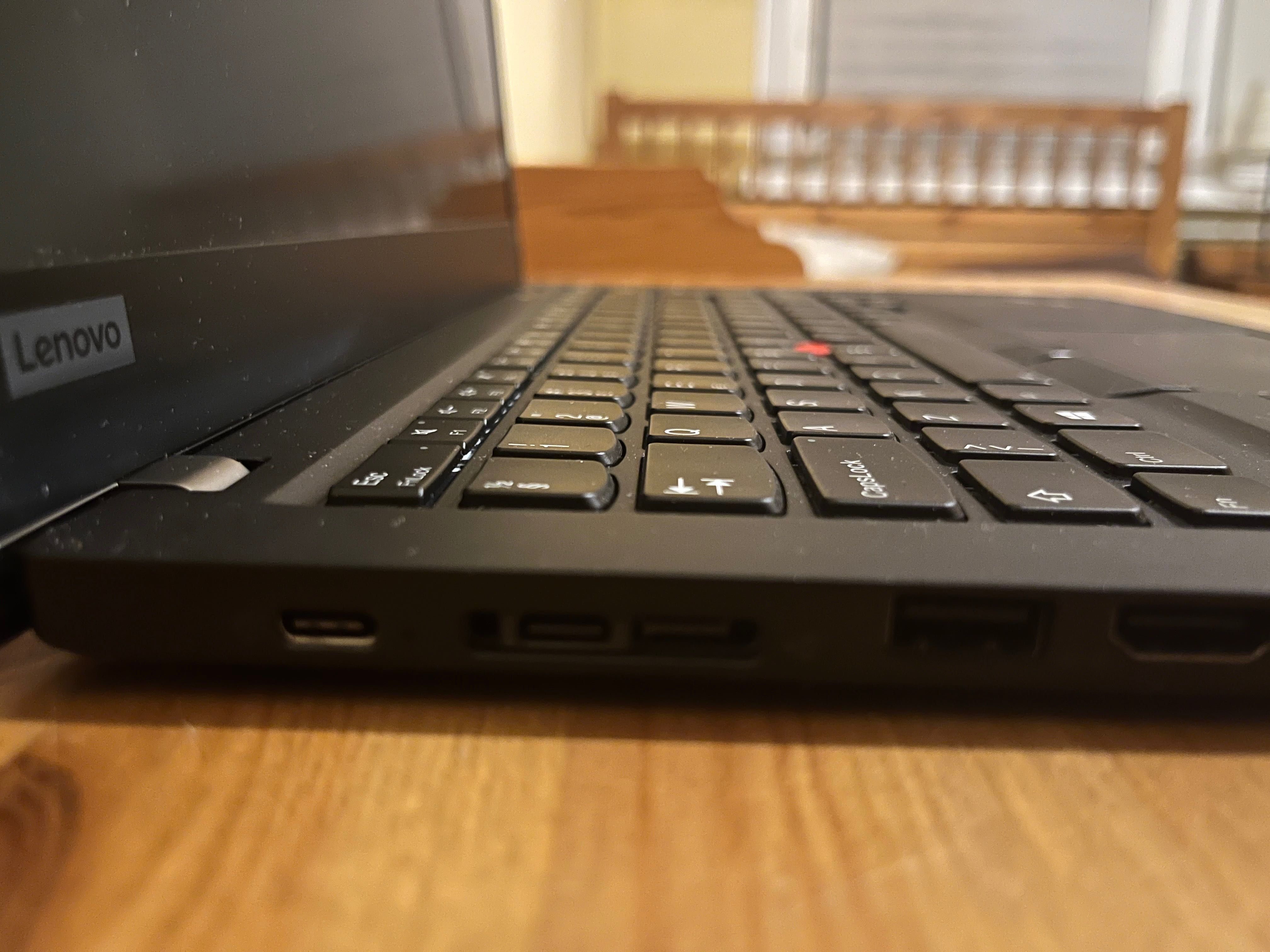 Lenovo ThinkPad T495s.  1200 zł