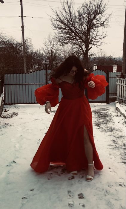 Сукня випускна червона