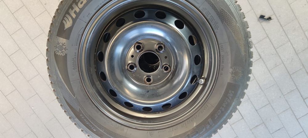 Felgi stalowe 15" z oponami 195/65/15 Hyundai ix20  ZIMA