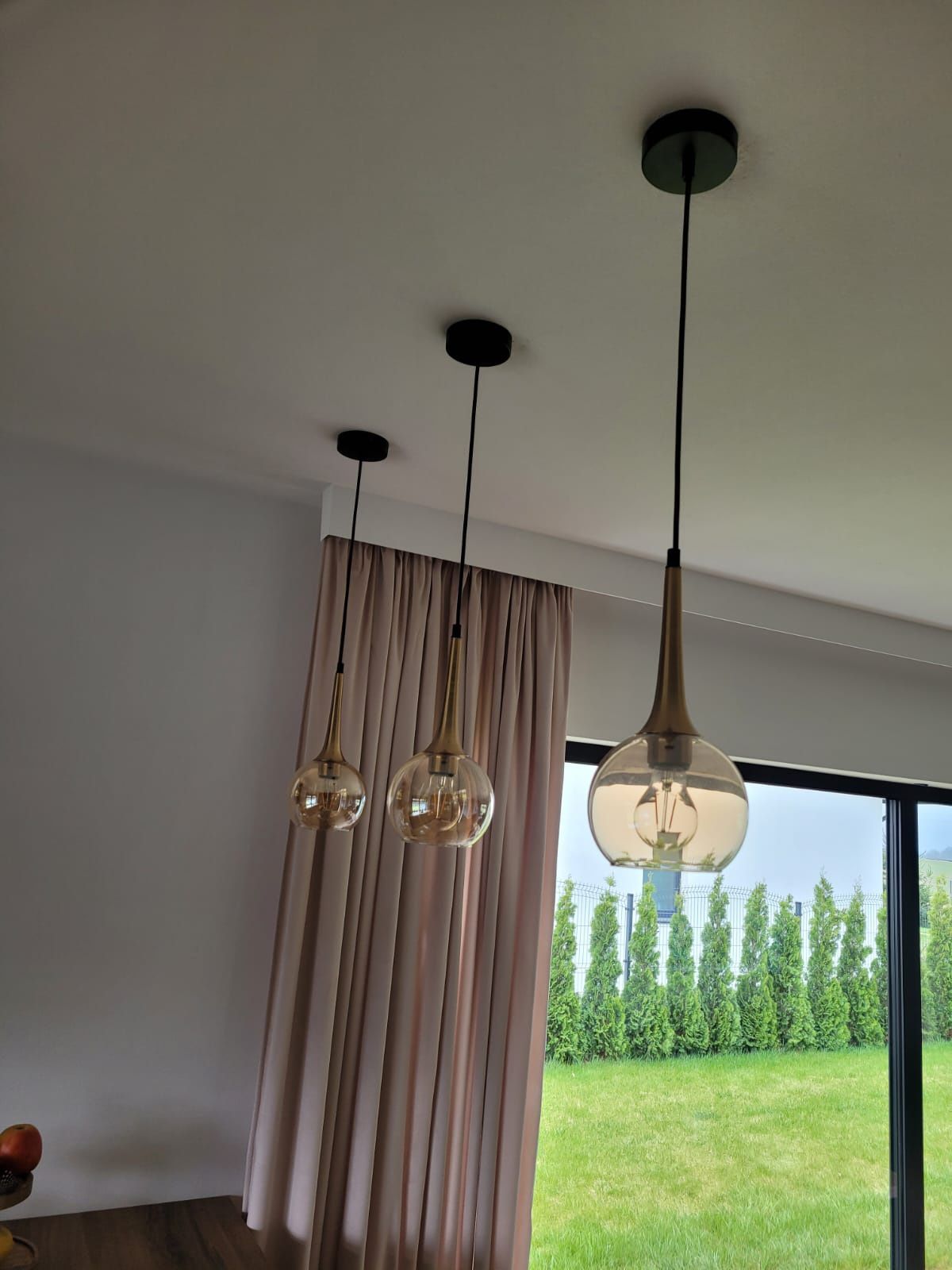 Lampy wiszące,pojedyńcze Italux Favera w idealnym stanie.