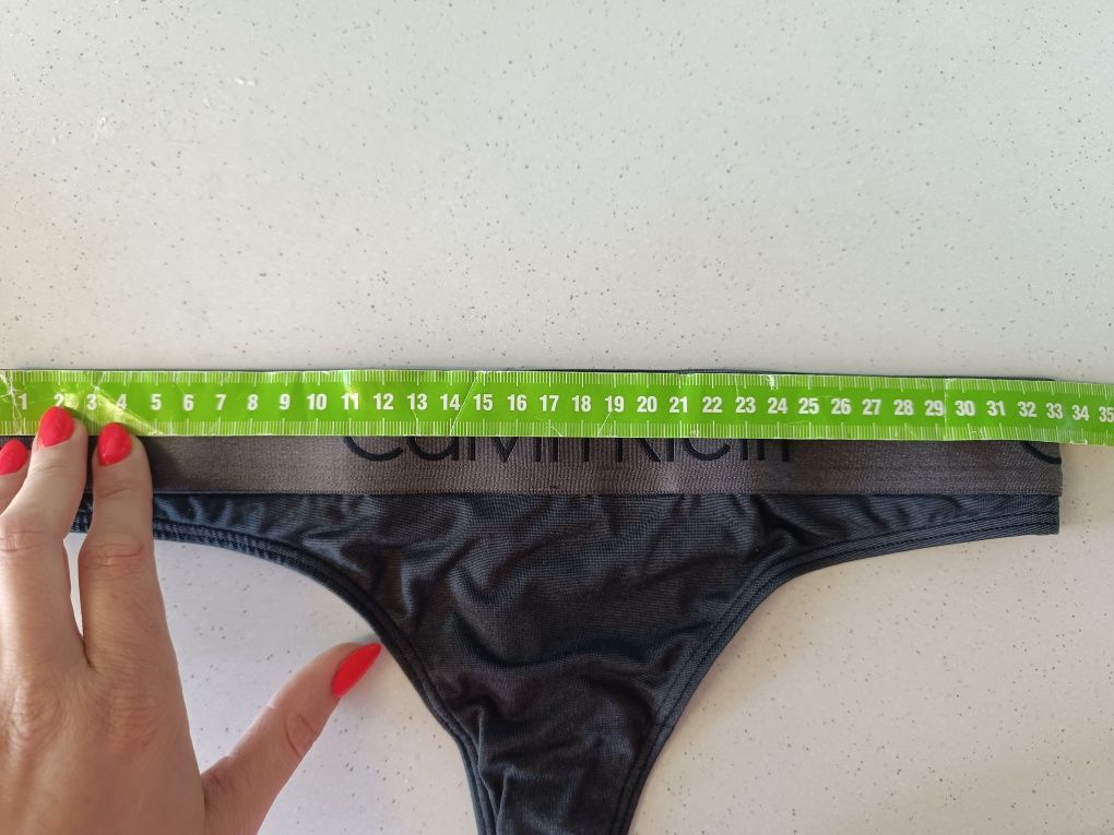 Stringi Calvin Klein rozmiar S