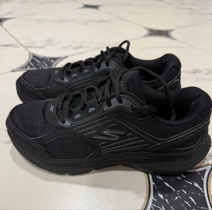 Кросівки  для бігу Scechers  37 (24см ) унісекс