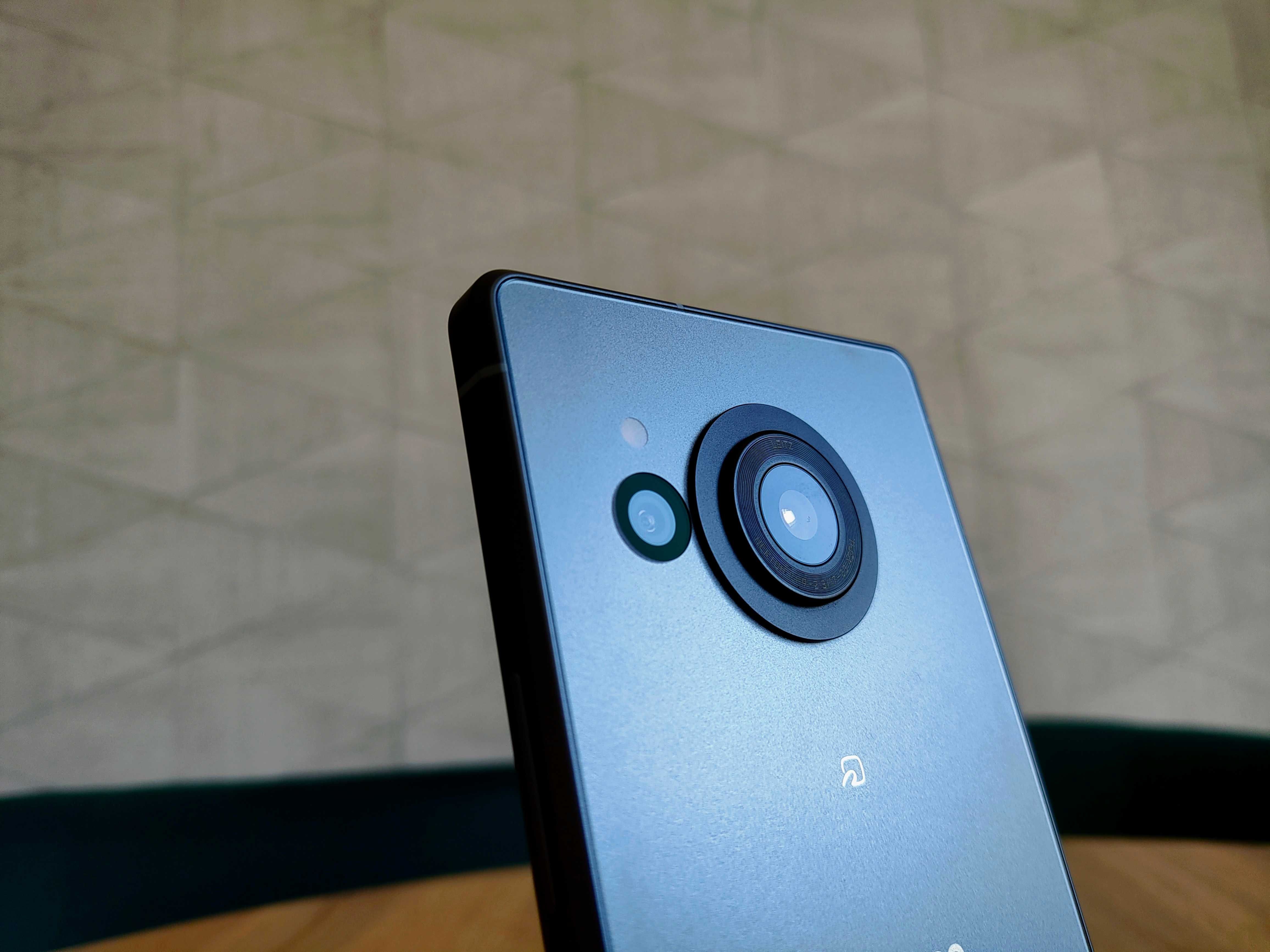 Эксклюзивный смартфон Sharp AQUOS R8 (2sim,IP68,6.4"240Гц,IP68,STD810)