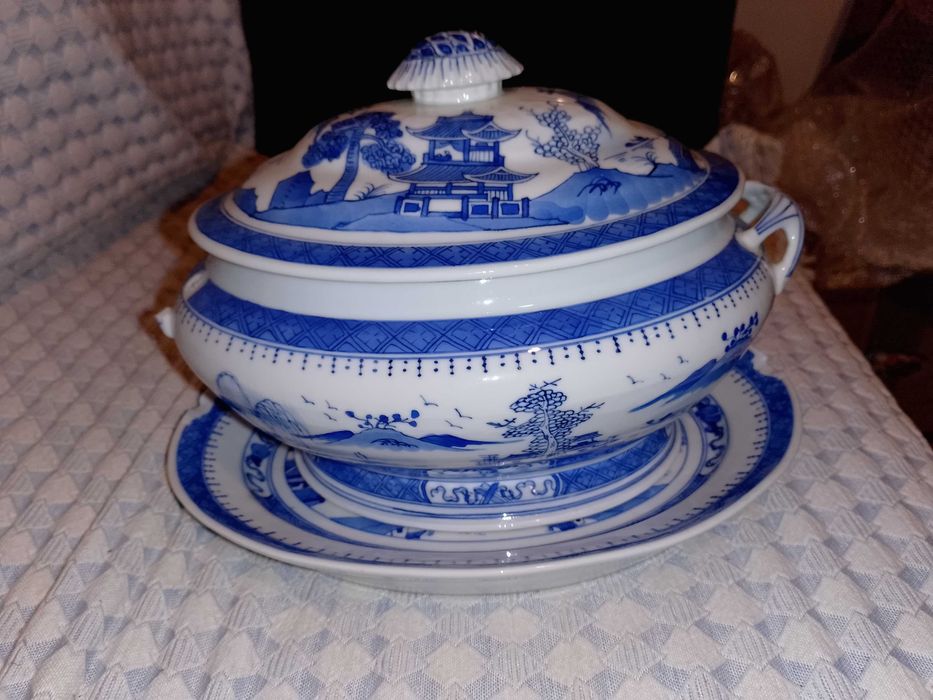 Terrina com prato e tampa Cantão danificada