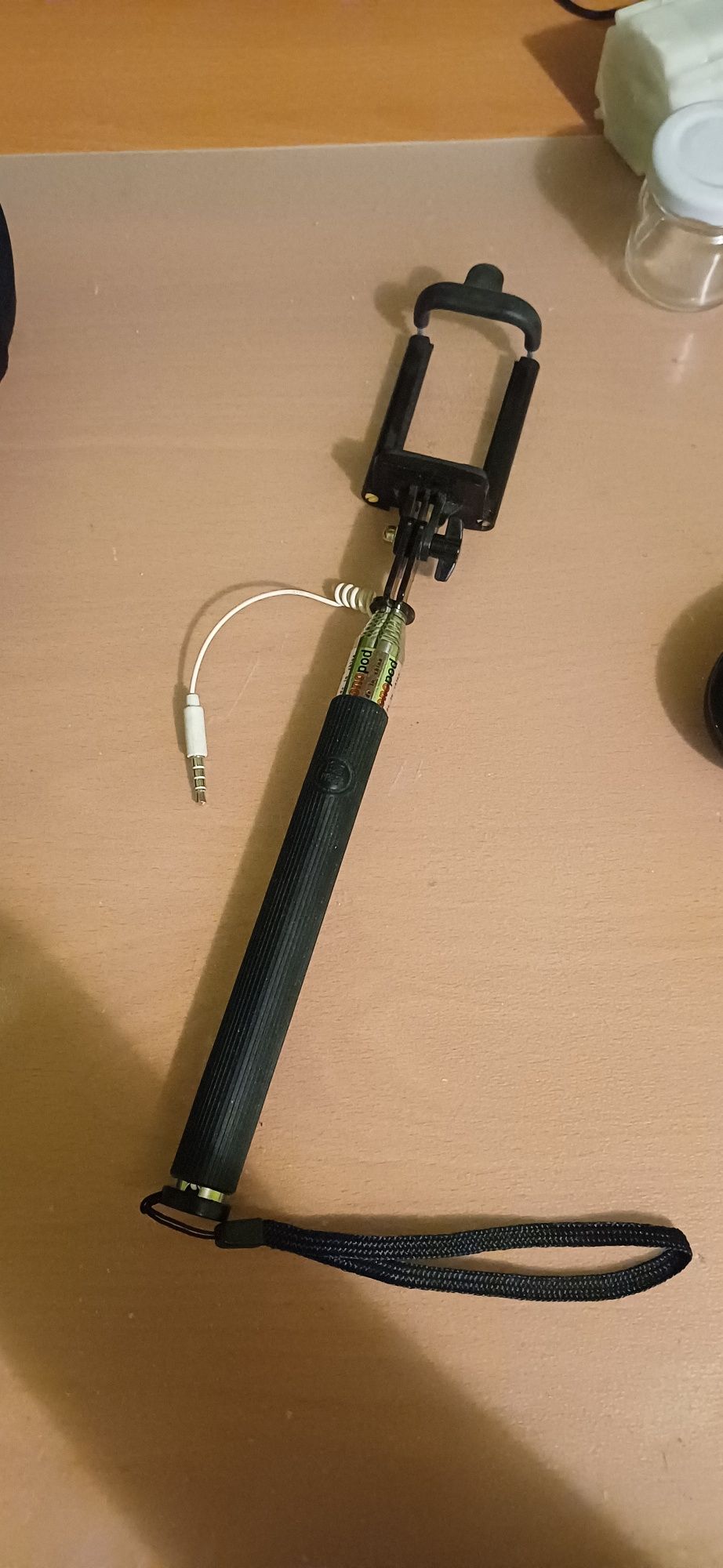 Selfie stick z przyciskiem