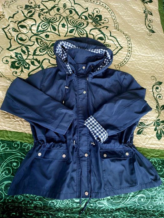 Куртка-ветровка с капюшоном 54-56 размера