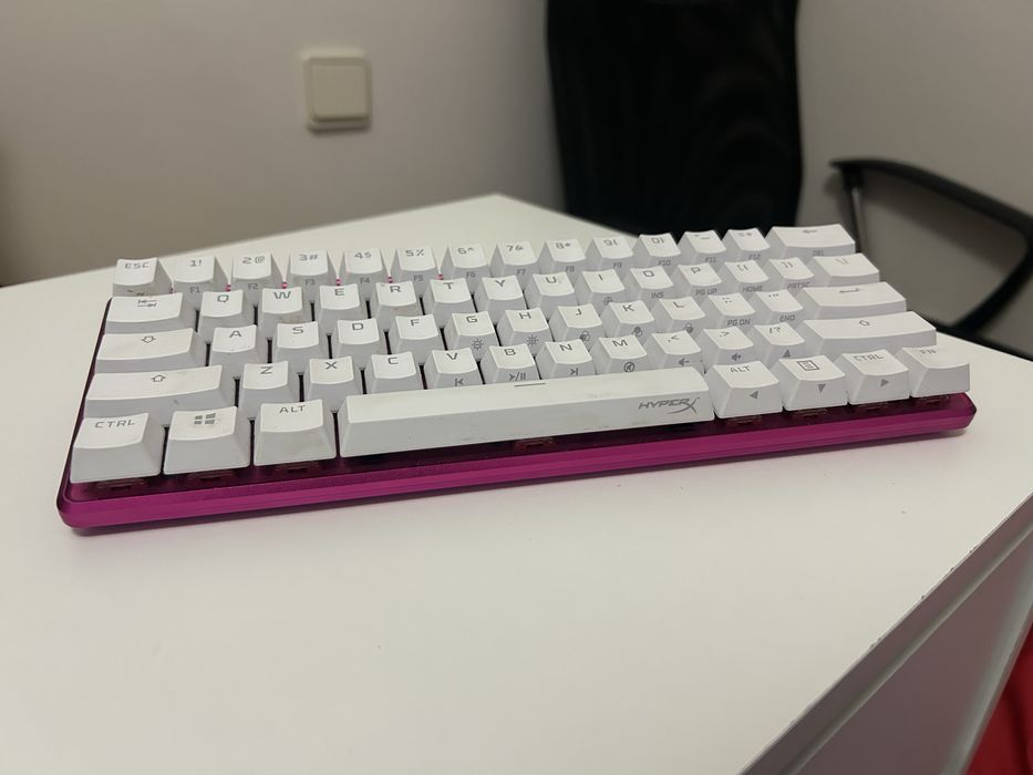 Teclado Mecânico HyperX Alloy Origins 60 Rosa — Como Novo!