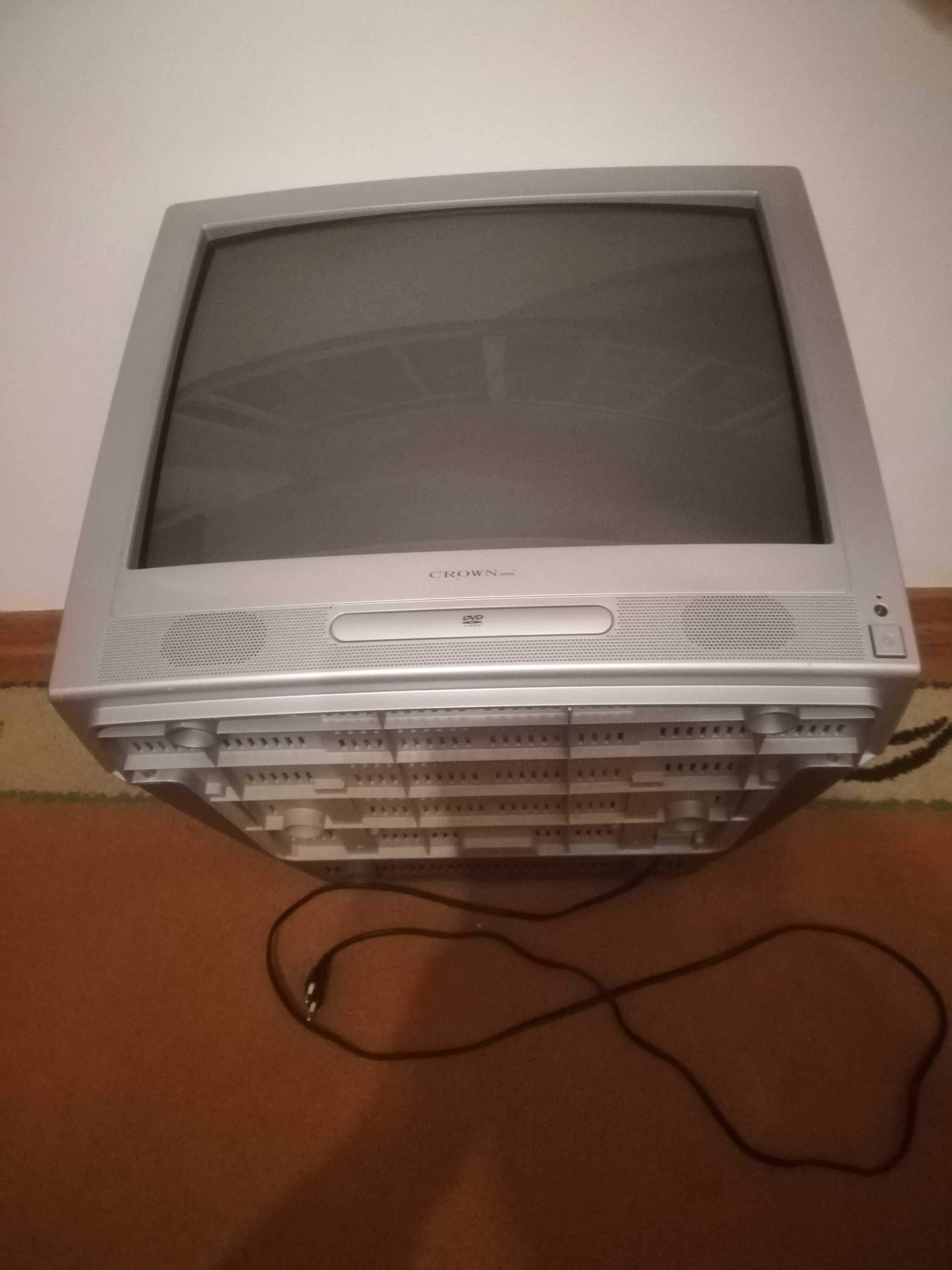 Televisão com leitor de DVD para peças.