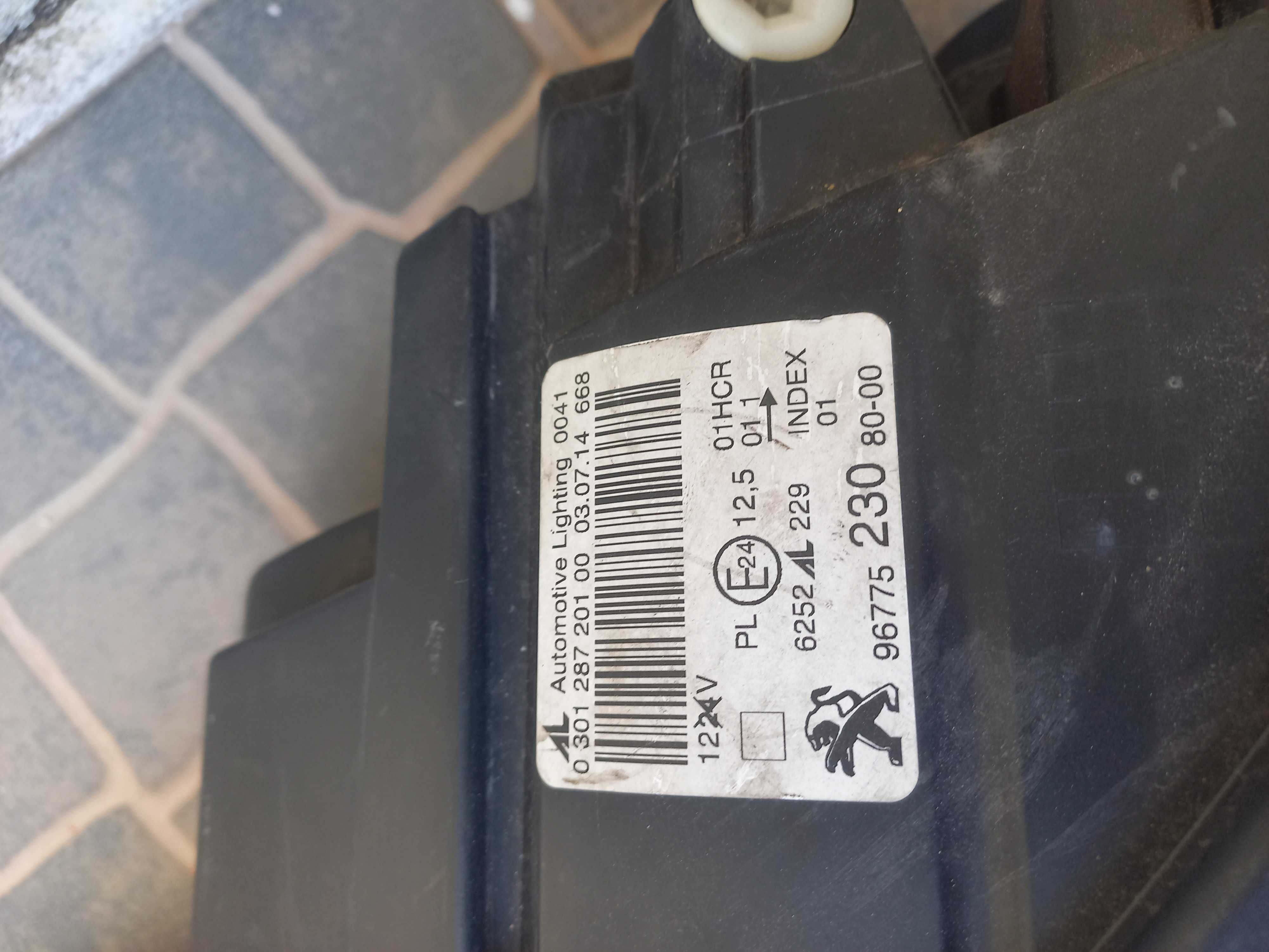 Farol Esq. Peugeot 308 II