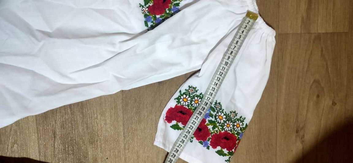 Продам вышиванку на девочку 6-9 лет