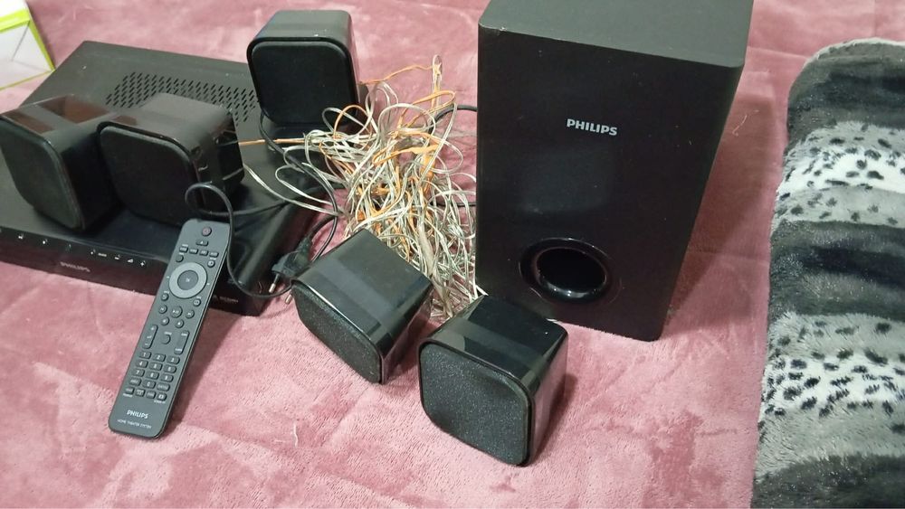 Leitor de DVD com 5 colunas e 1 subwoofer - Philips