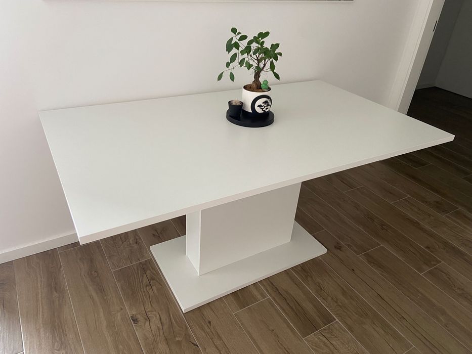 Mesa de jantar mais moldura espelho