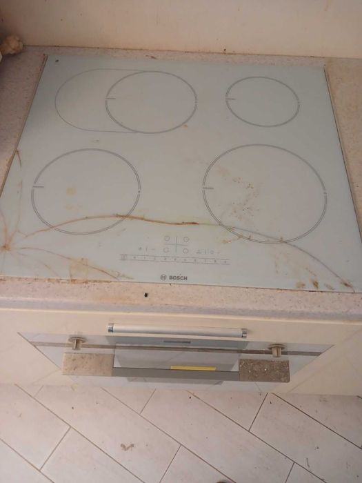індукційна варильна панель BOSCH PIB672F17E з тріщиною на запчастини