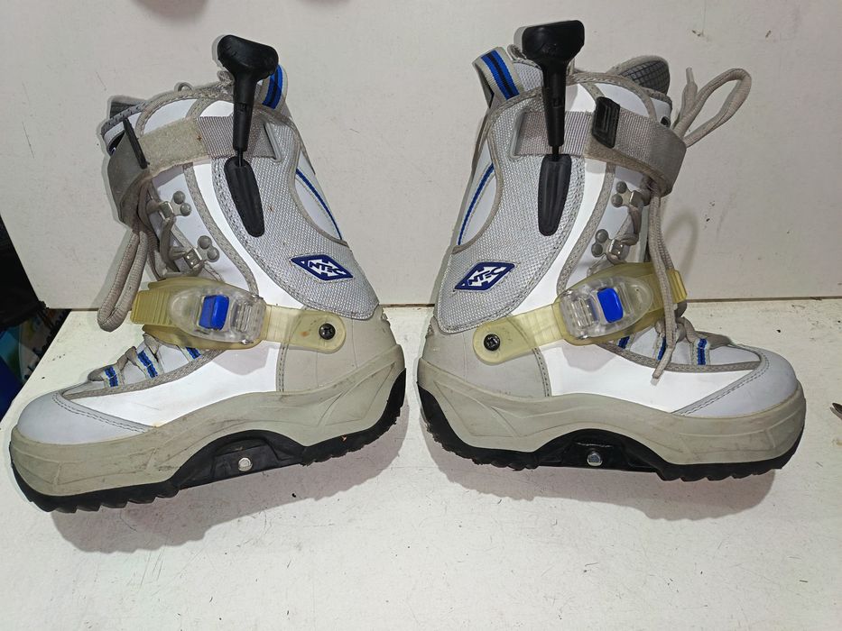Buty snowboardowe twarde F2 rozmiar 36/37