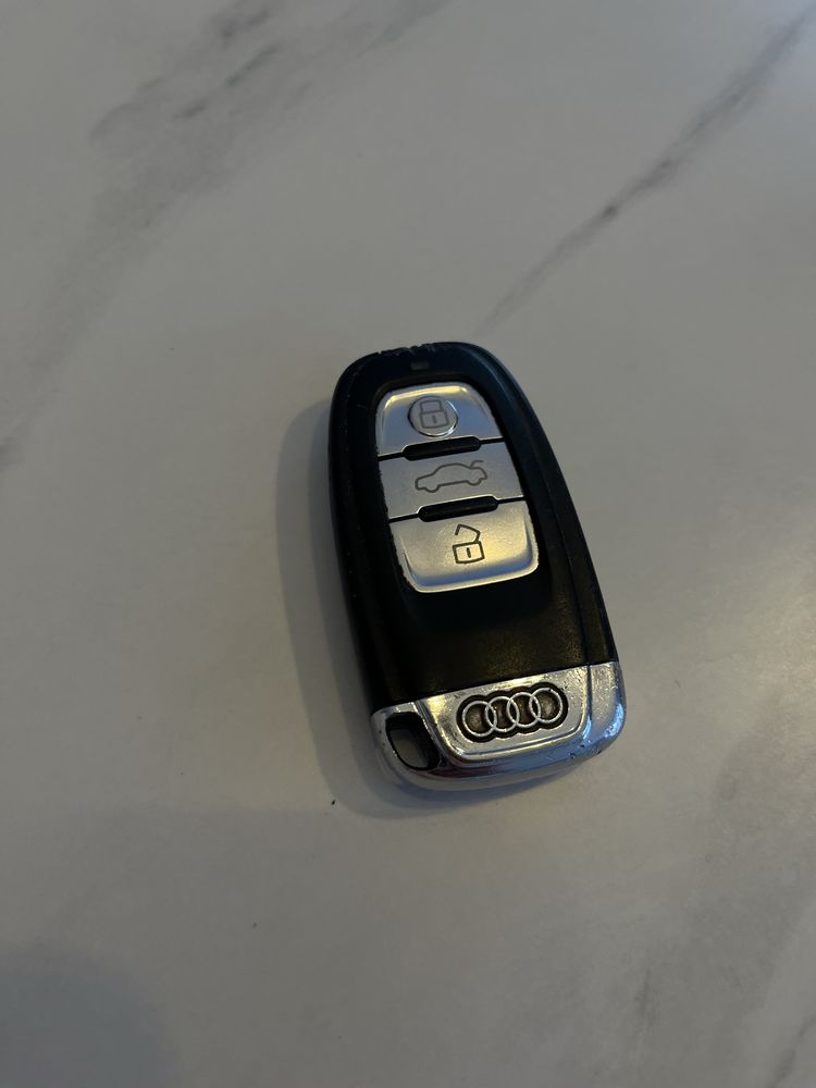 Оригінальний ключ до Audi a5