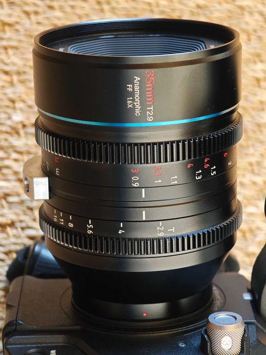 Sirui venus 35mm T2.9 anamorphic 1.6x