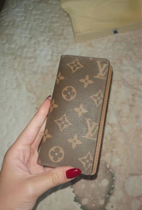 Carteira L V como nova