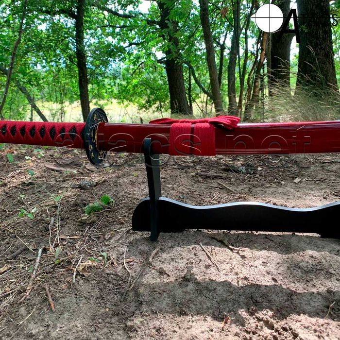 Японская катана красная самурайски меч цвета восходящего солнца