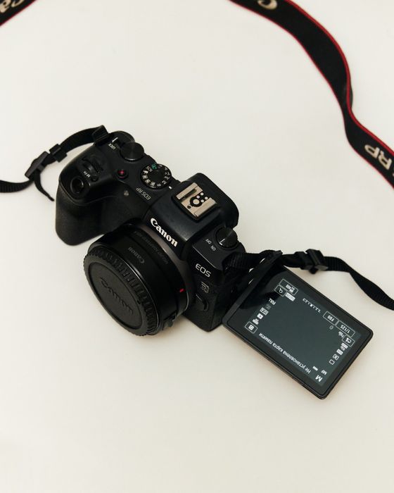 Canon EOS RP +адаптер EF-RF - легка повнофреймова бездзеркальна камера