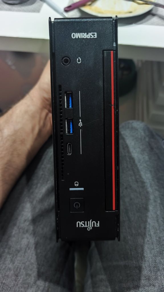 Komputer Fujitsu Esprimo Q7010 na gwarancji