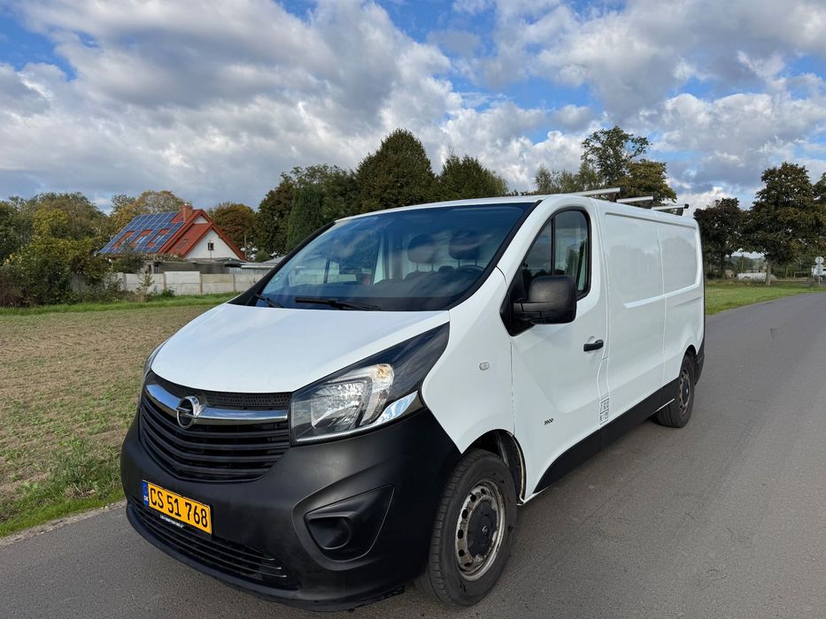 Opel Vivaro  Relingi, hak, niski przebieg