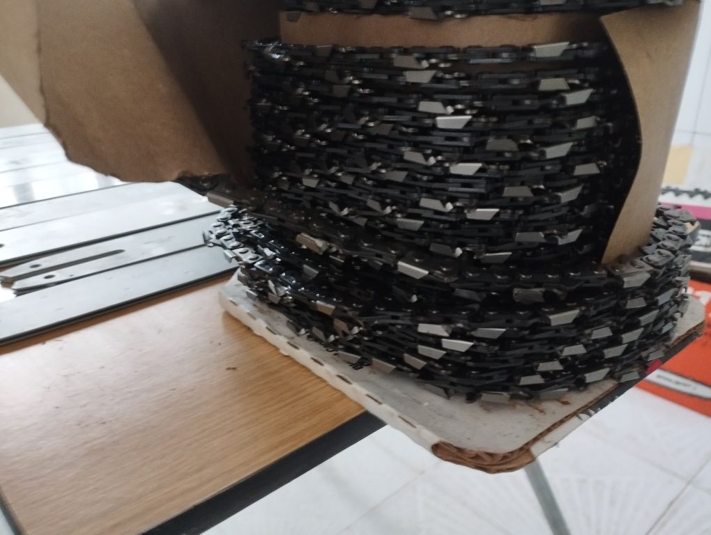 Folhas para motosserra e uma bobine de corrente
