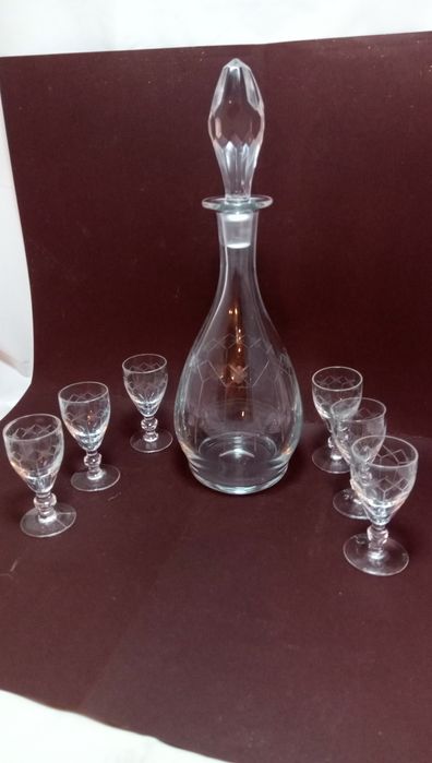 Licoreira em vidro mais 6 cálices
