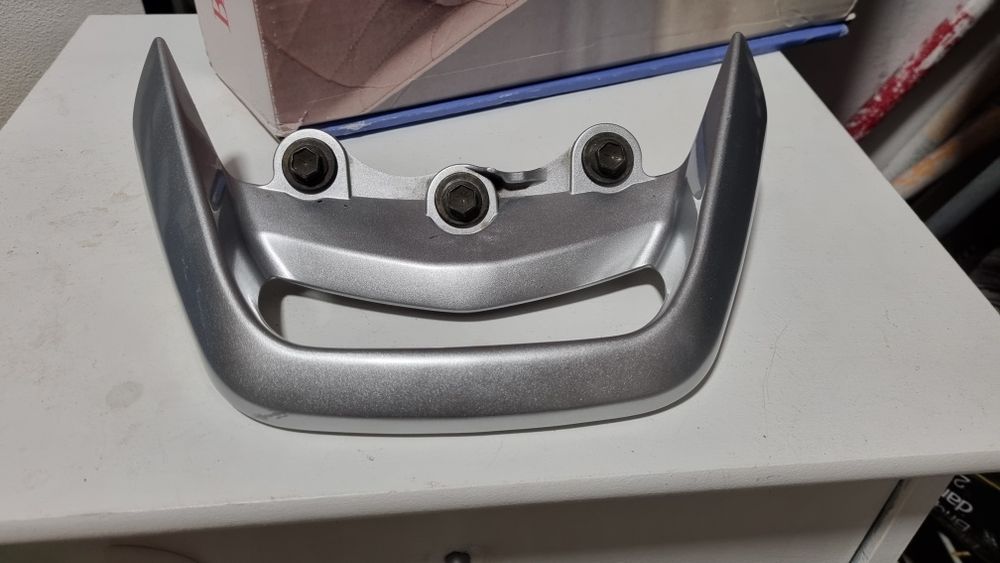 Uchwyt pasarzerza Suzuki GSR 600 rączka
