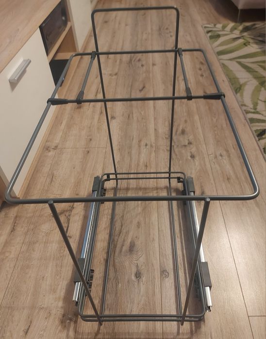 Kosz cargo z prowadnicami