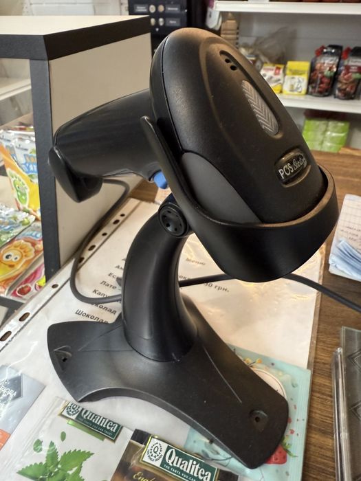 Принтер чеков и сканер штрих кодов.