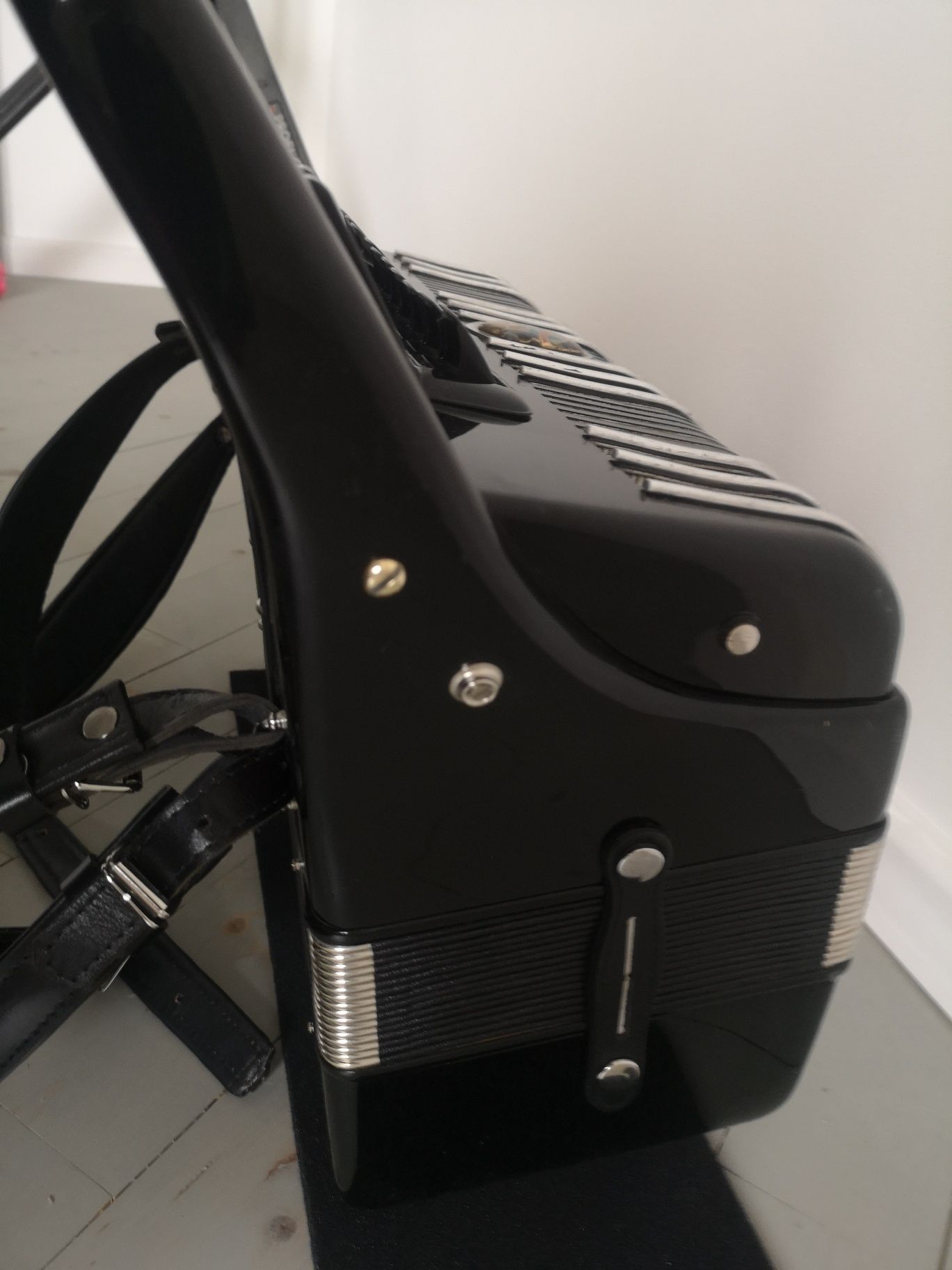 Weltmeister S4 120бас