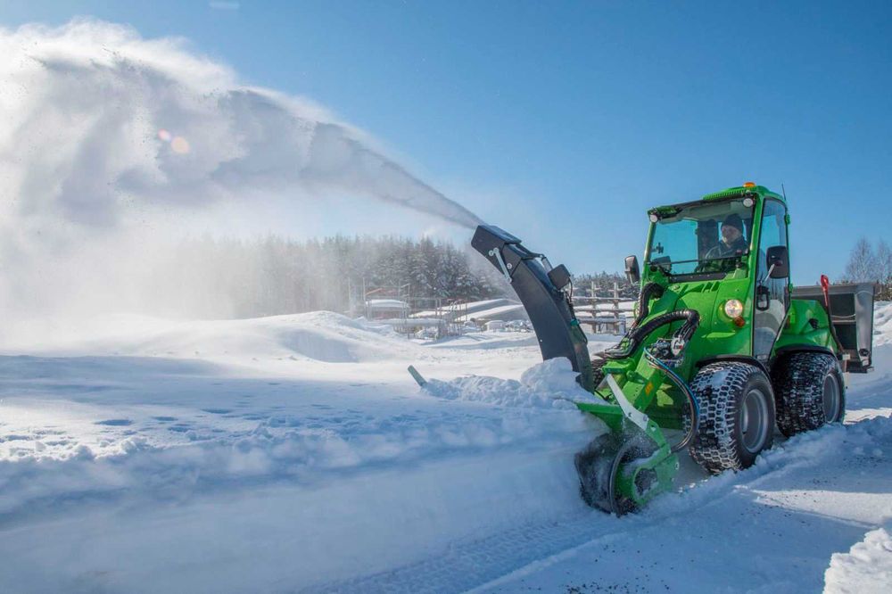 Оренда Avant. Вила, щітка, ківш, траншеєкопач. Аренда