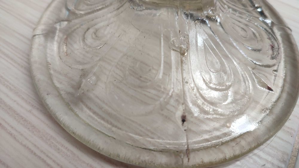 Patera na nodze, z huty szkła  Hortensja