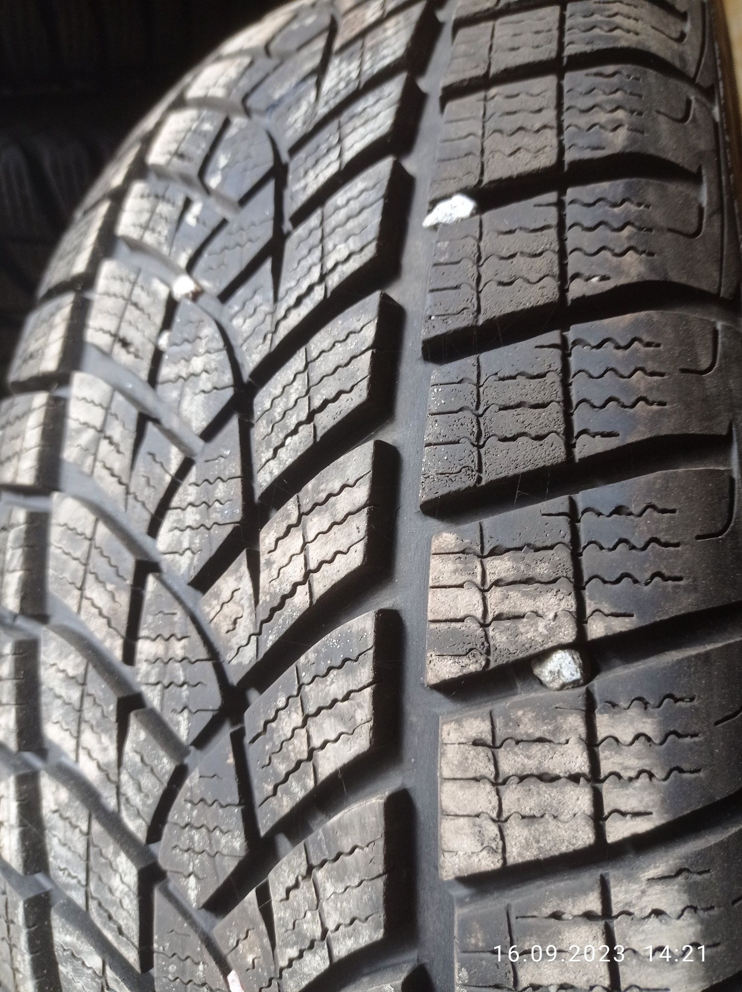 GOODYEAR UltraGrip Performance  215/60R17