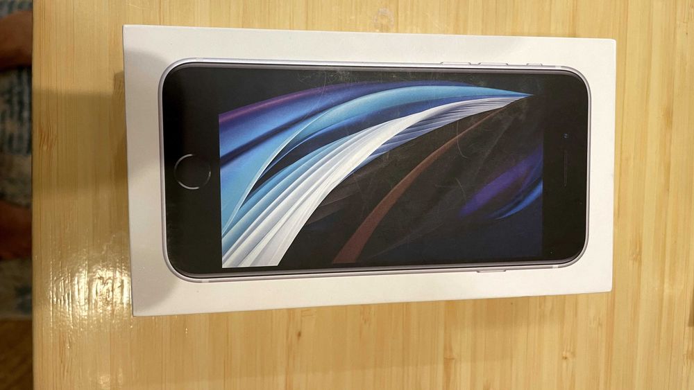 iPhone SE 2020 biały 64 Gb - stan ideał lecz bateria do wymiany