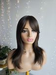 Peruka Natasza brąz z grzywką naturalna fryzura
