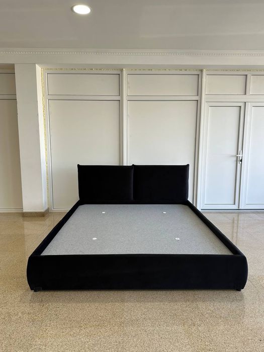 Продам двохспальне ліжко під матрац розміром 1800*200