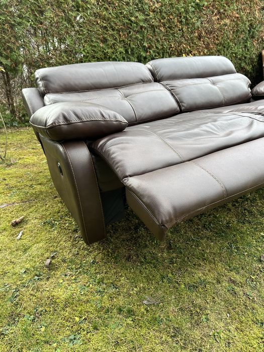 Dwuosobowa brązowa sofa elektryczna bardzo wygodna stan idealny