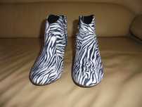 Botins de senhora cor branco e preto