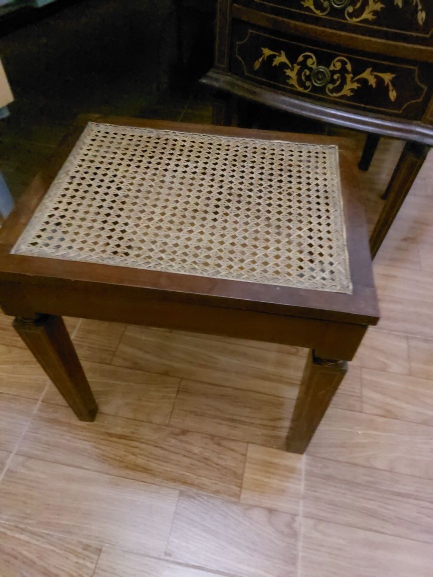 Conjunto Roupeiro, Cómoda e mesinha