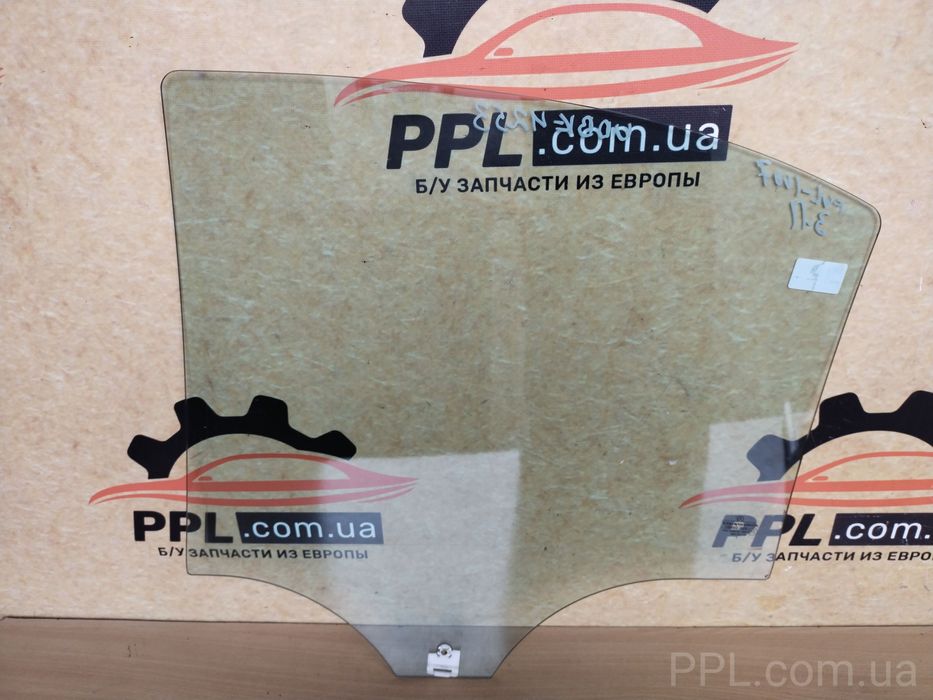 Mercedes C W203 00-07 седан стекло двери заднее правое 02 год