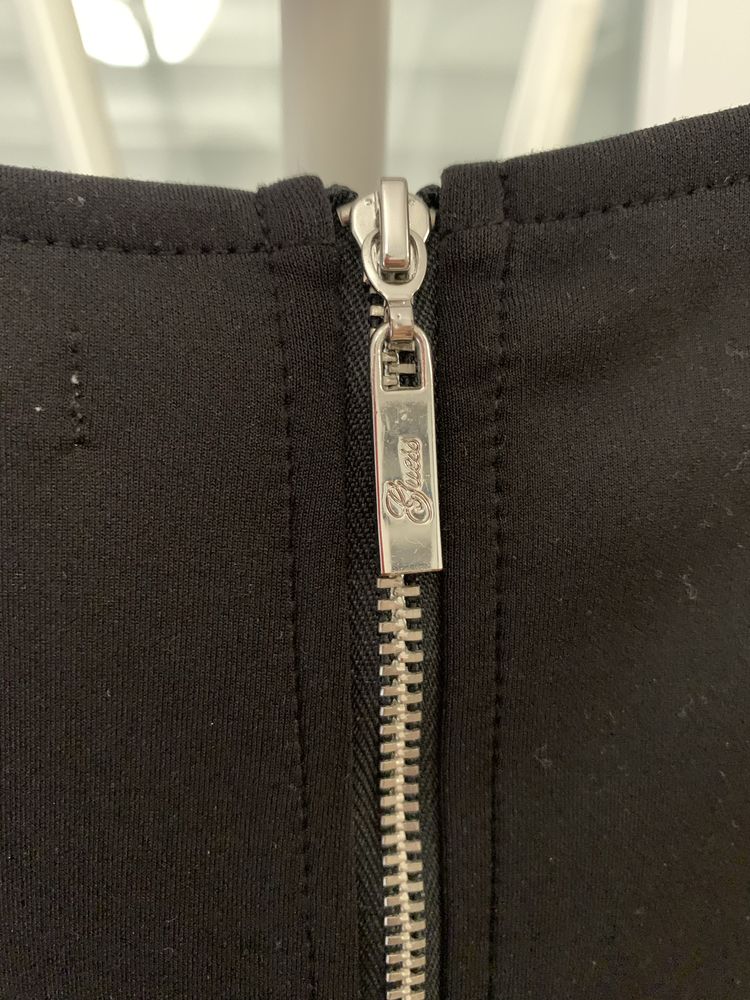 Top Cropped Guess